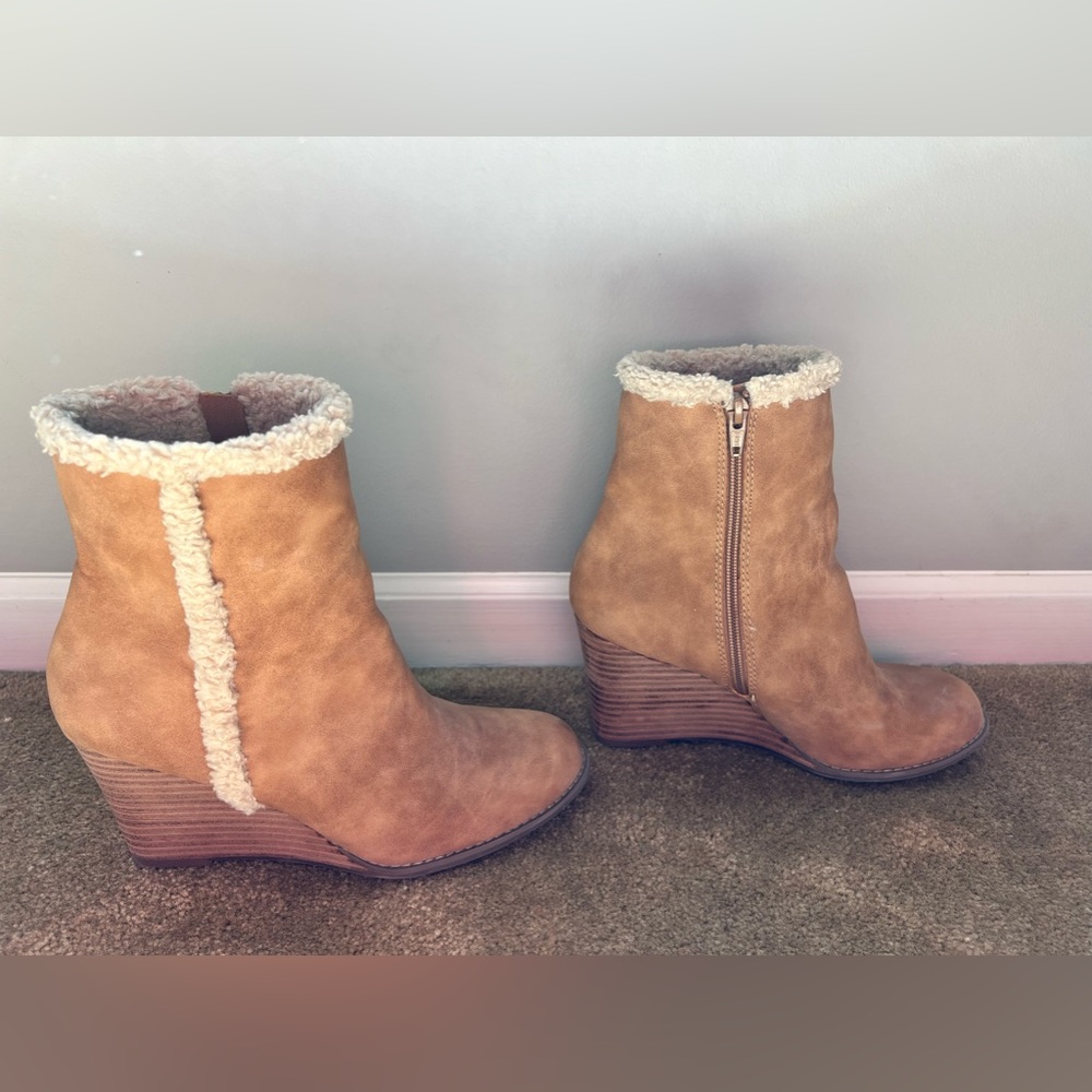Report Guada Tan Wedge Bootie-Woman Size 9.  Side Zip close faux-shearling lined